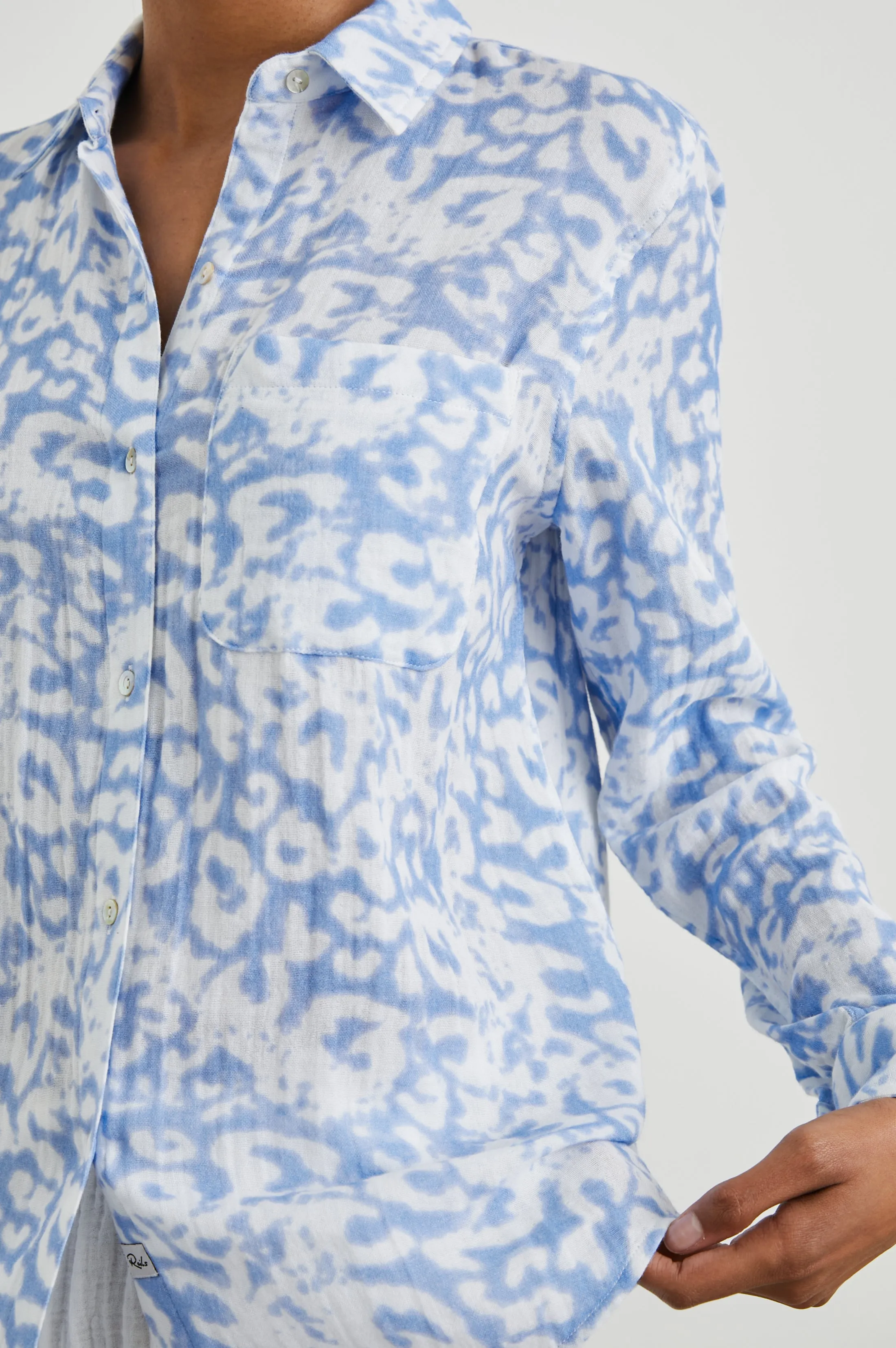 ELLIS DIFFUSED CHEETAH LONG SLEEVE SHIRT