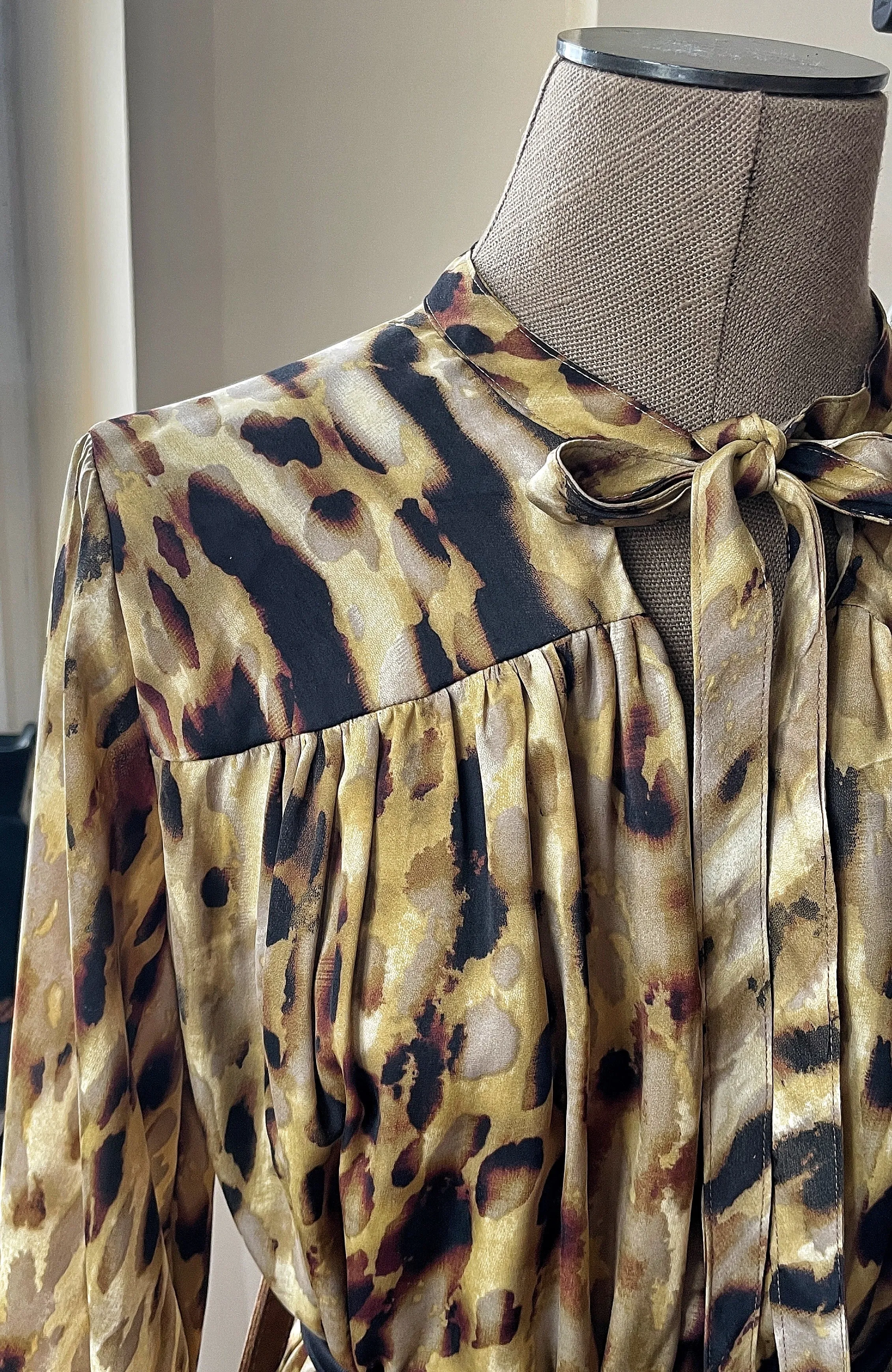 RUBY DRESS ABSTRACT