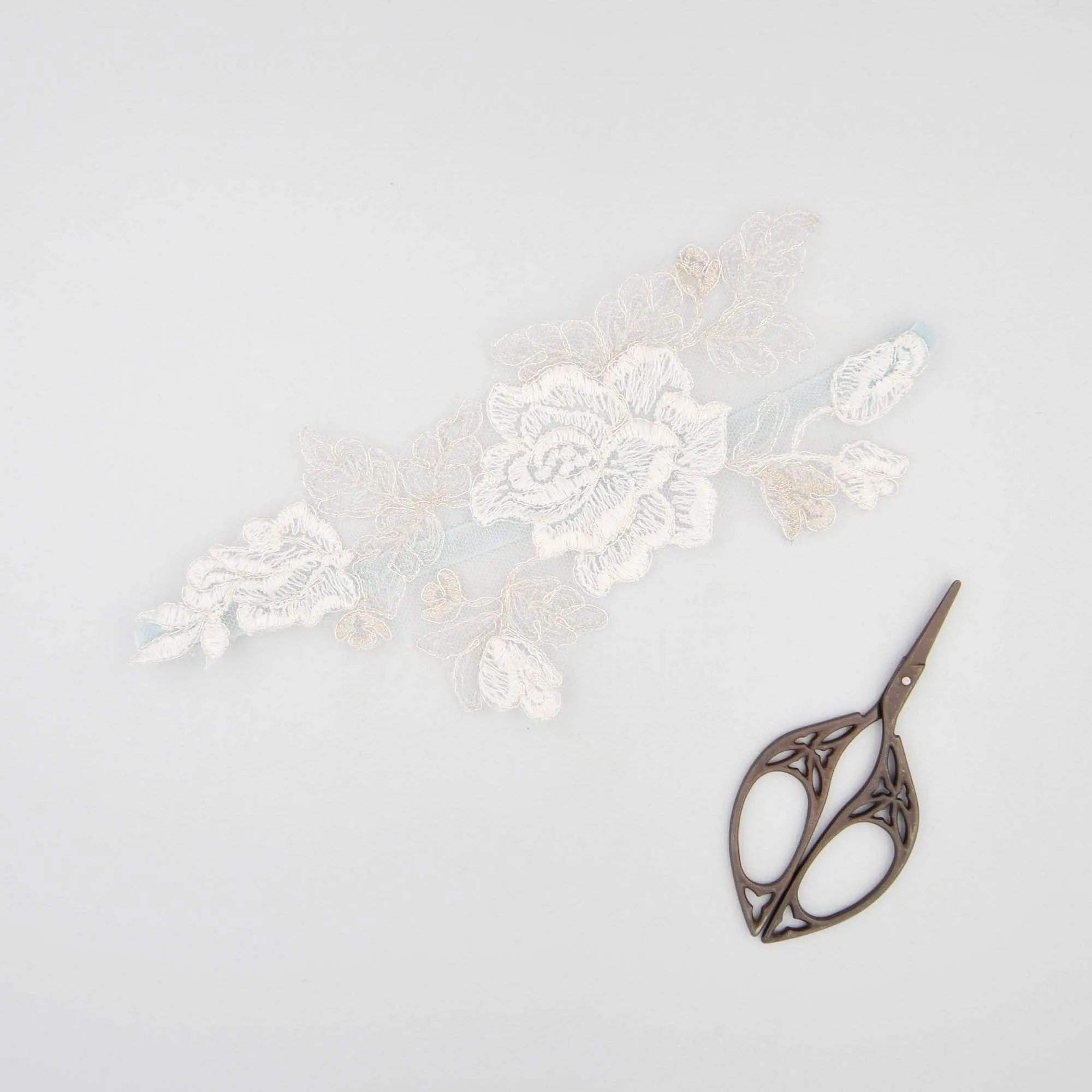 'Something blue' silver and ivory lace motif garter - 'Amara'