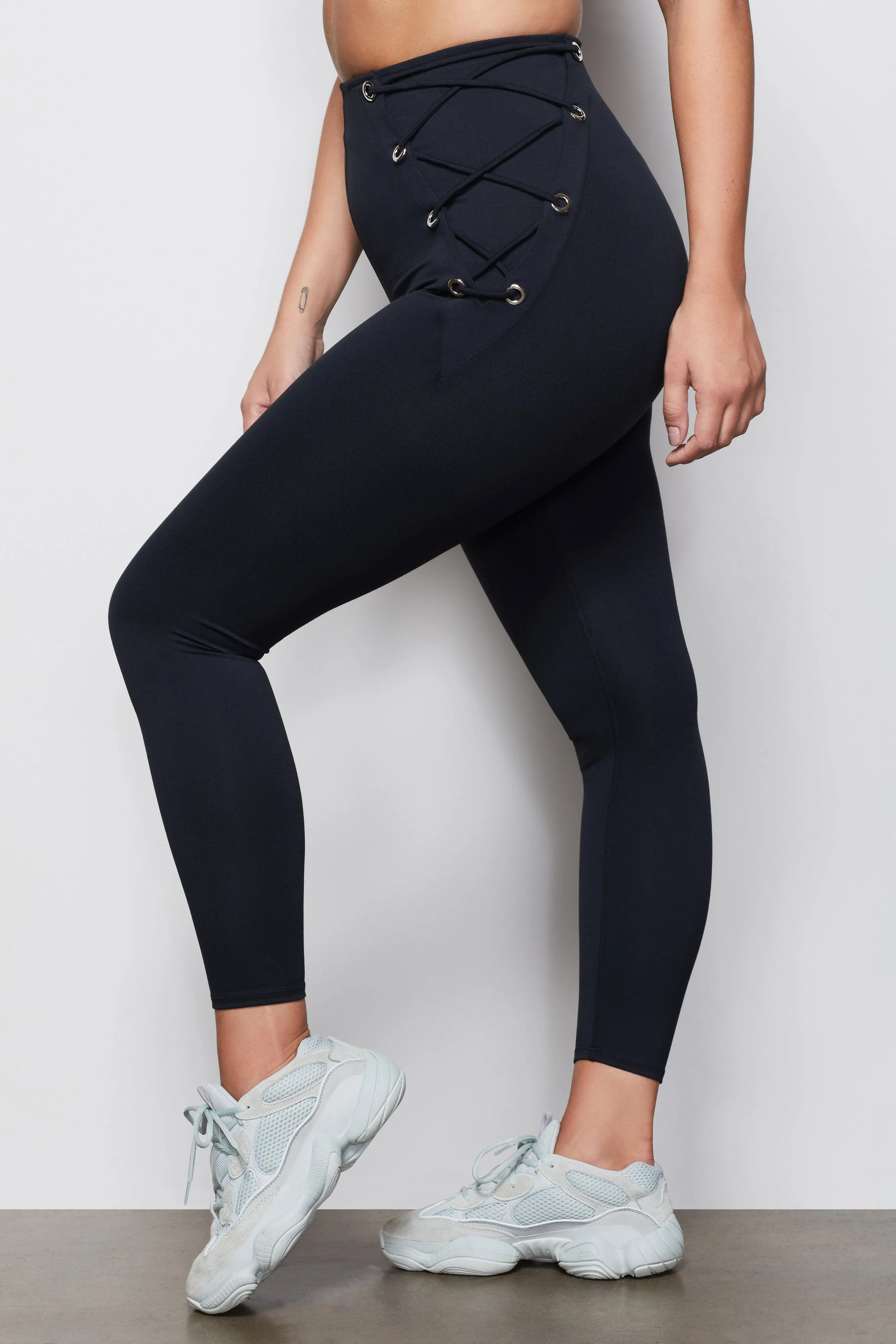 THE ALL TIED UP 7/8 LEGGING | BLACK001